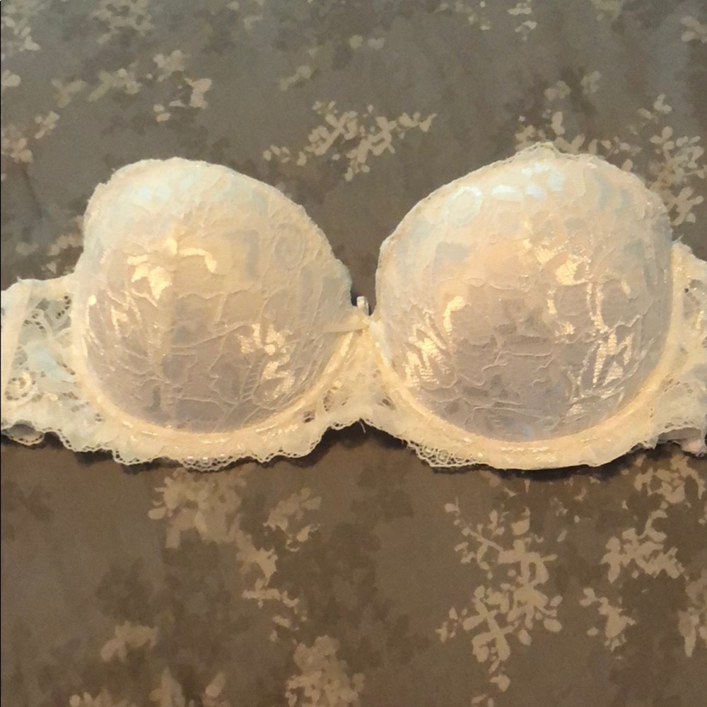White strapless bra